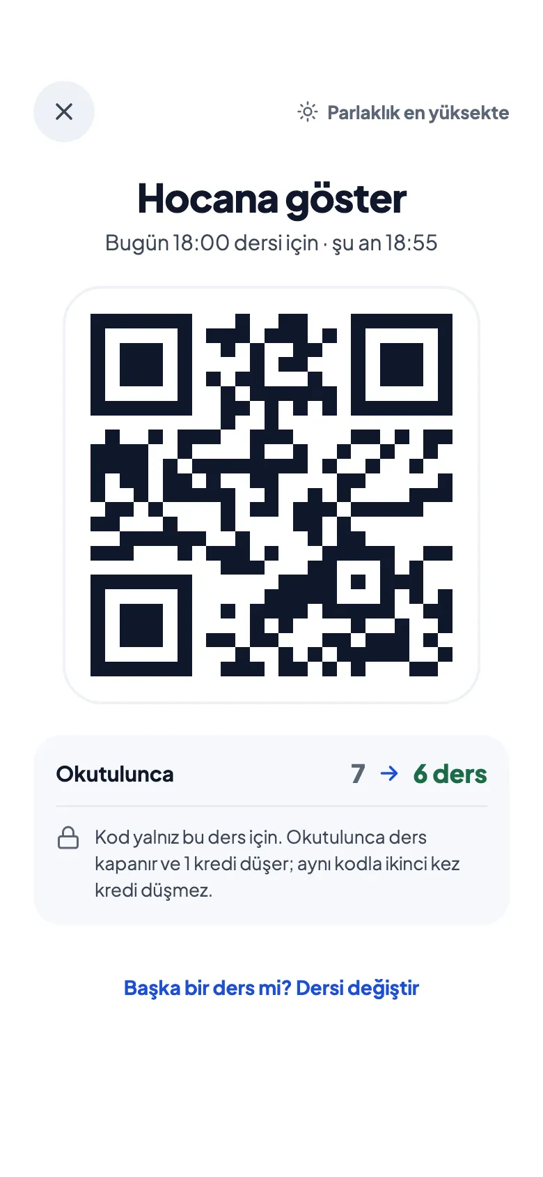 Öğrencinin QR ekranı: Hocana göster başlığı, bugünkü 18:00 dersine ait QR kodu, okutulunca 7 dersten 6 derse düşecek bakiye